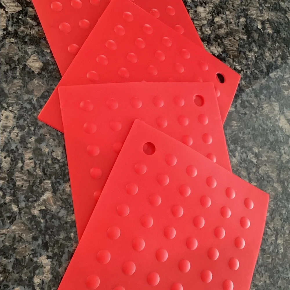 SET OF FOUR SILICONE POT HOLDERS